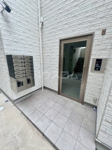 17/27 エントランス