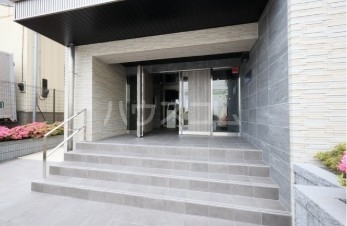 13/18 エントランス