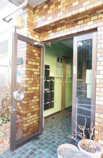 16/25 エントランス