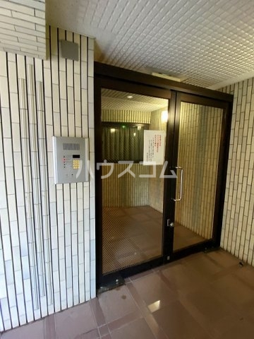 25/27 エントランス