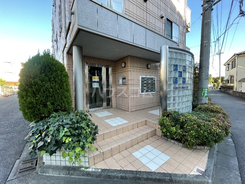 16/19 エントランス