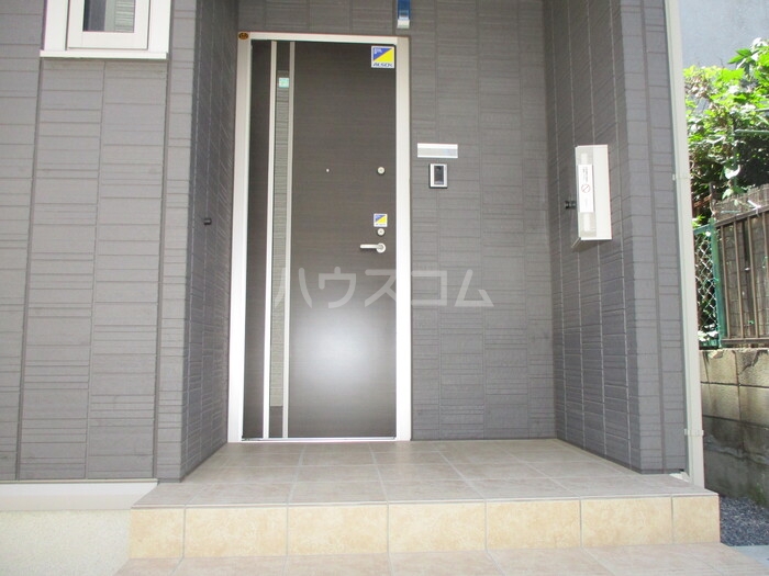 18/27 エントランス