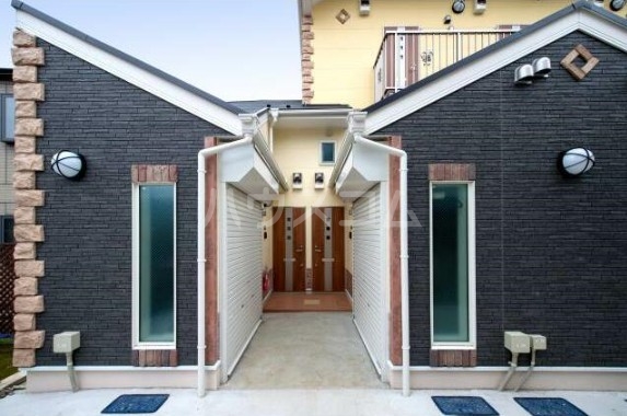 24/25 エントランス