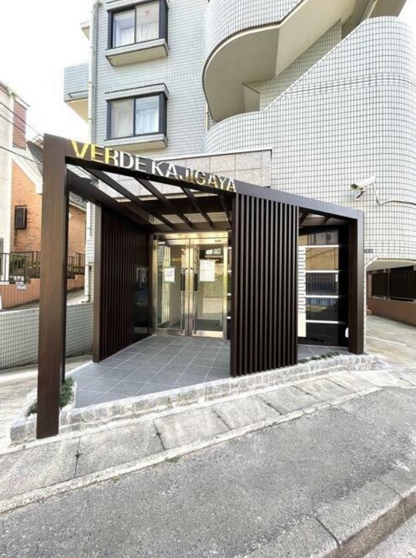 19/27 エントランス