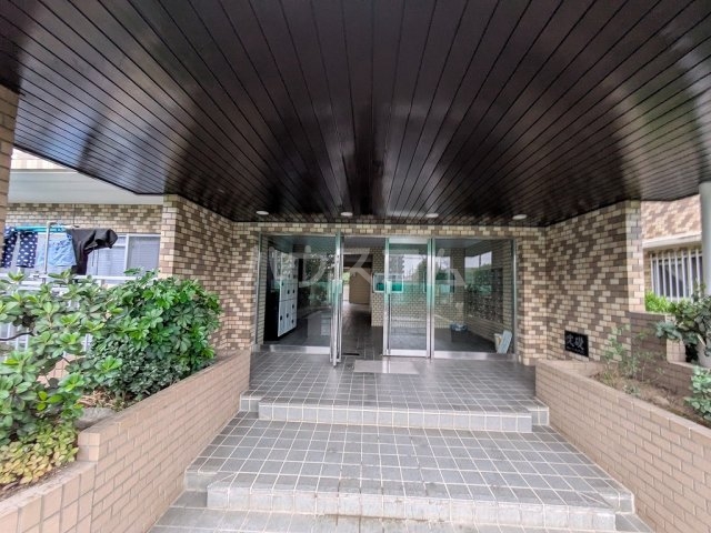 26/30 エントランス