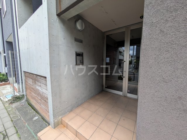 21/30 エントランス