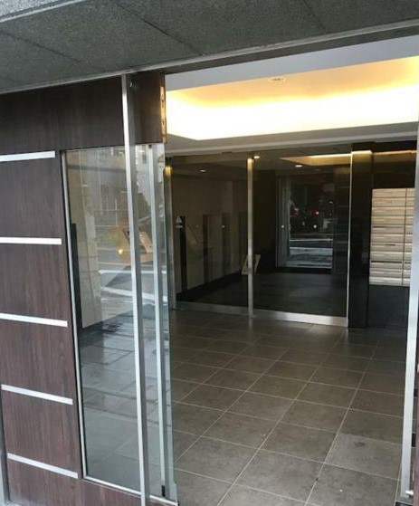 20/30 エントランス