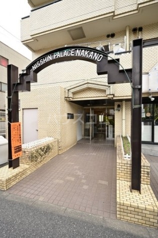 19/30 エントランス