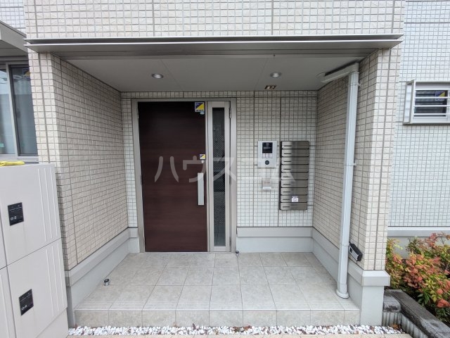 21/30 エントランス
