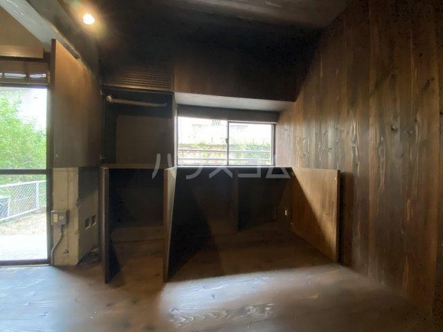 16/23 エントランス