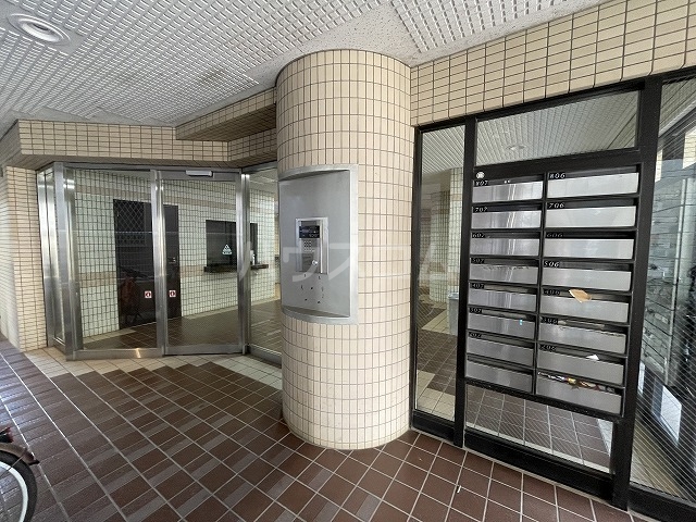 21/30 エントランス