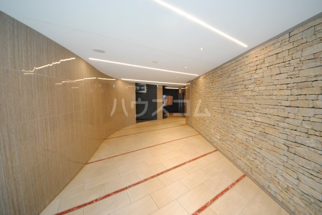 21/30 エントランス