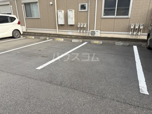 2/3 駐車場