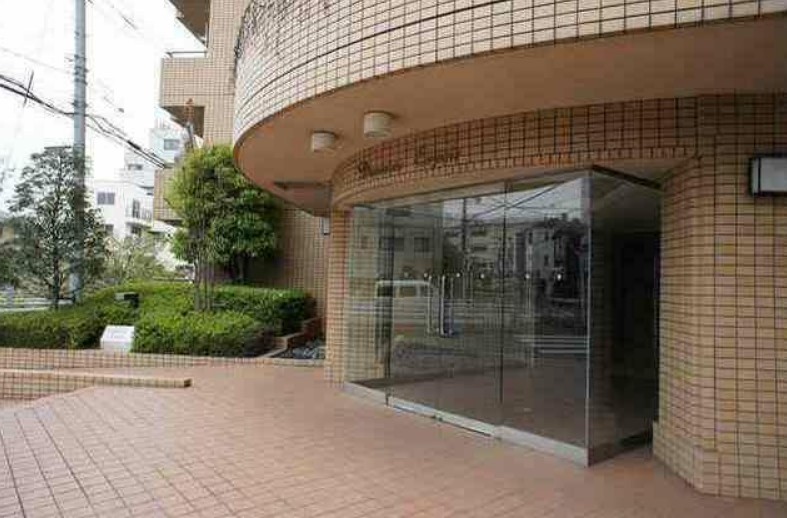 16/26 エントランス