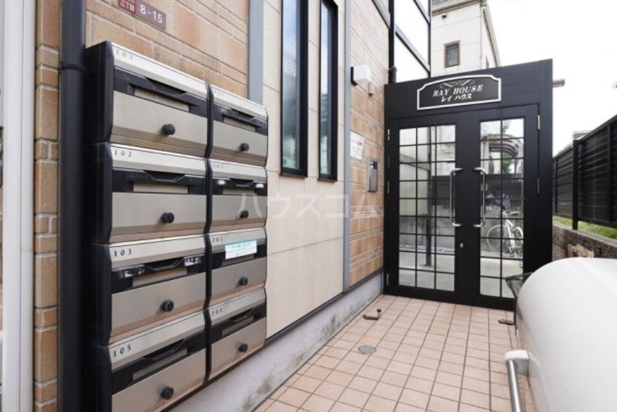 20/21 エントランス