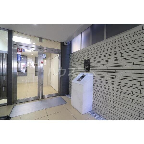 19/30 エントランス