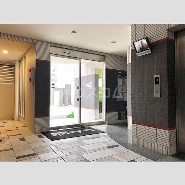 16/17 エントランス