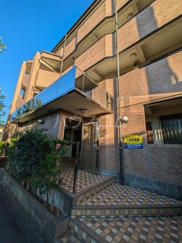 25/27 エントランス