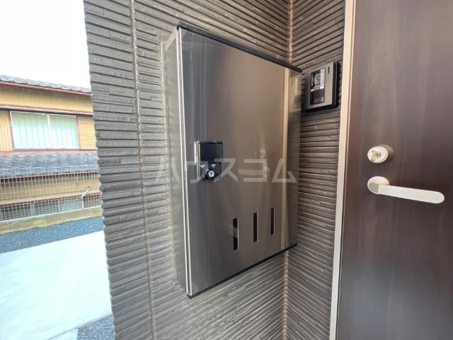 16/16 エントランス