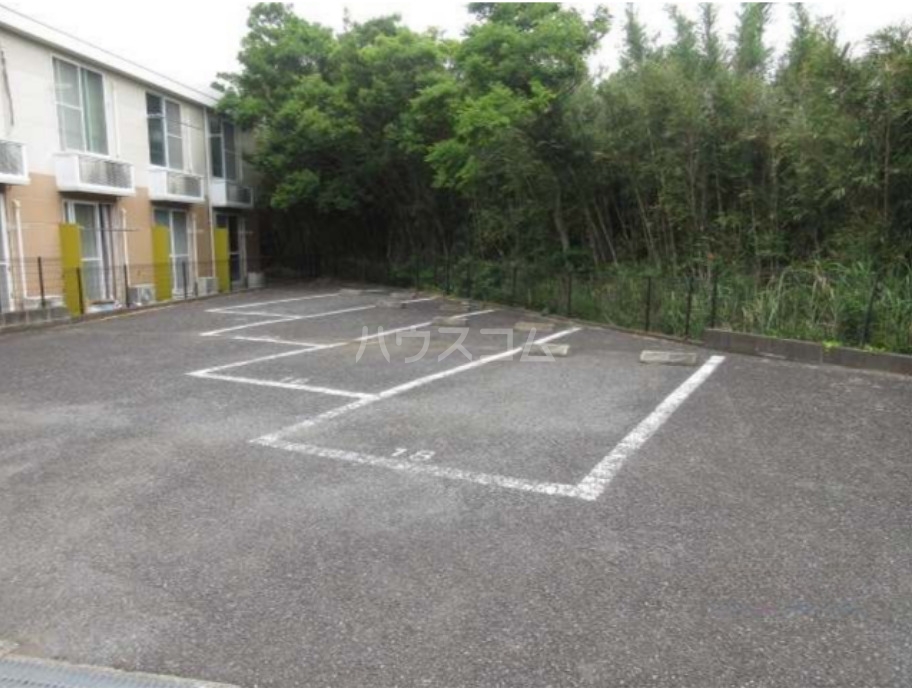 18/18 駐車場
