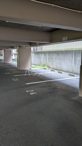 27/30 駐車場