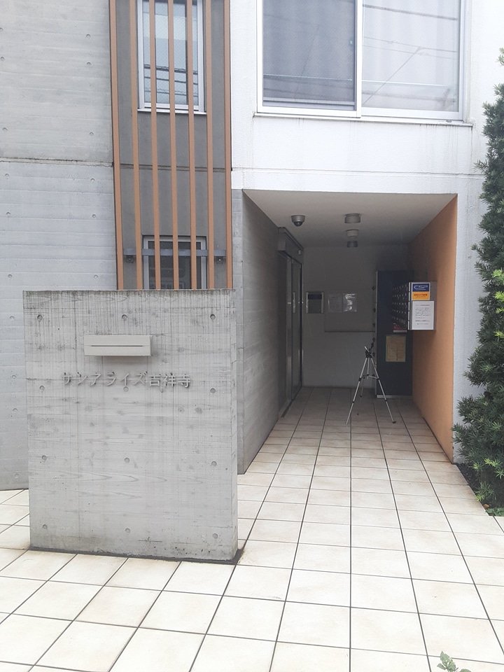 28/30 エントランス