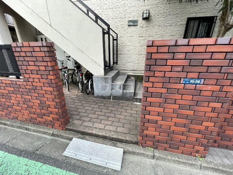 18/21 エントランス