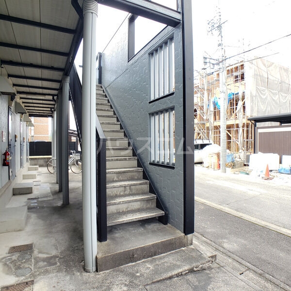 15/22 エントランス