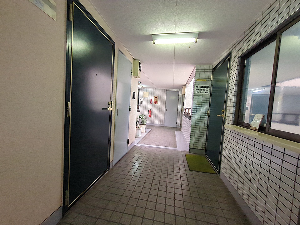 24/30 エントランス