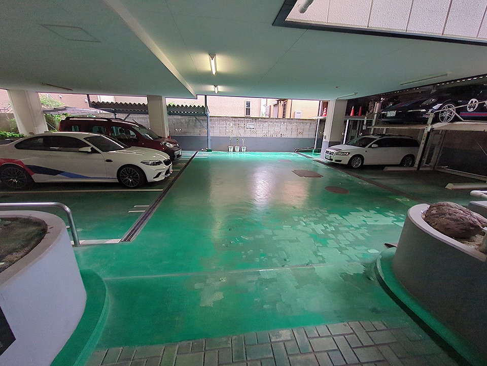 25/30 駐車場