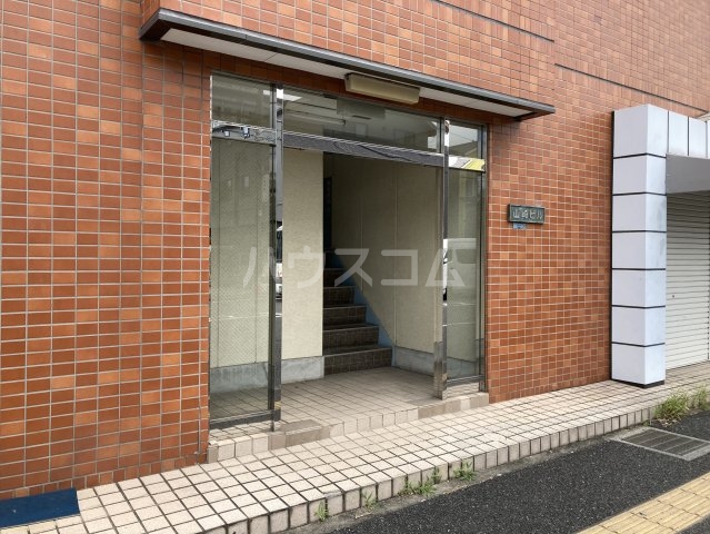 20/23 エントランス