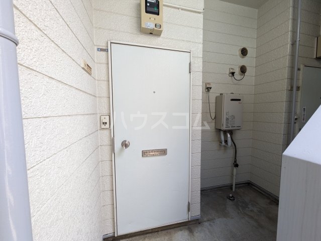 16/17 エントランス