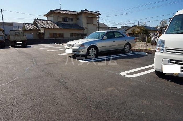 16/20 駐車場