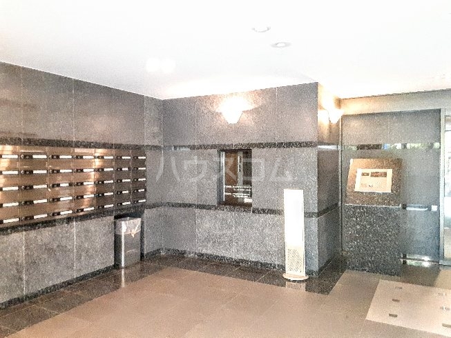 23/30 エントランス