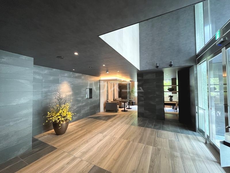 20/23 エントランス