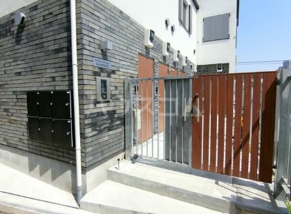 20/21 エントランス