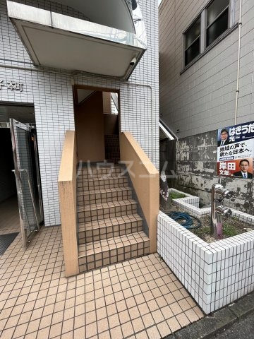 18/28 エントランス