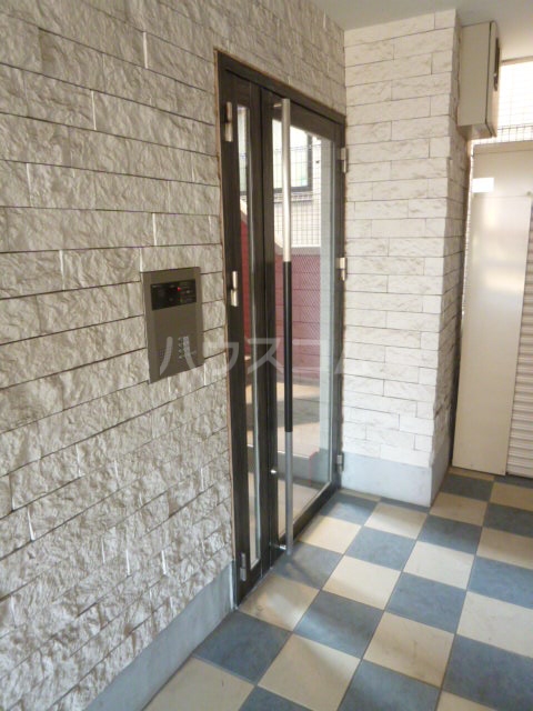 22/30 エントランス