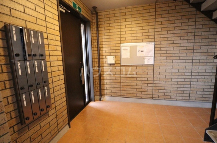 18/25 エントランス