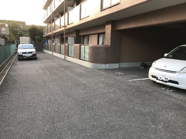 21/28 駐車場