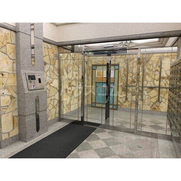 16/26 エントランス