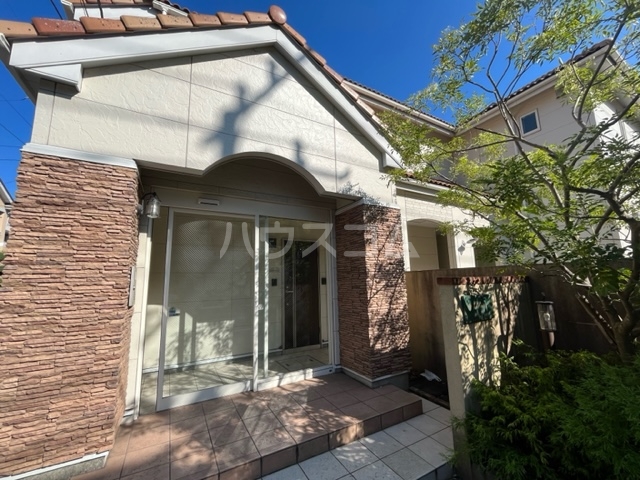 28/30 エントランス