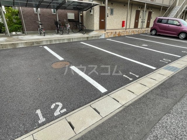 27/30 駐車場