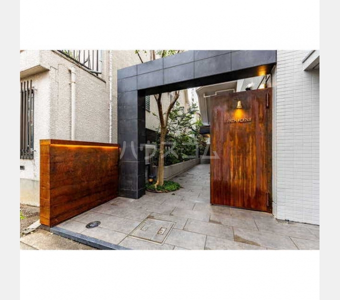 21/29 エントランス