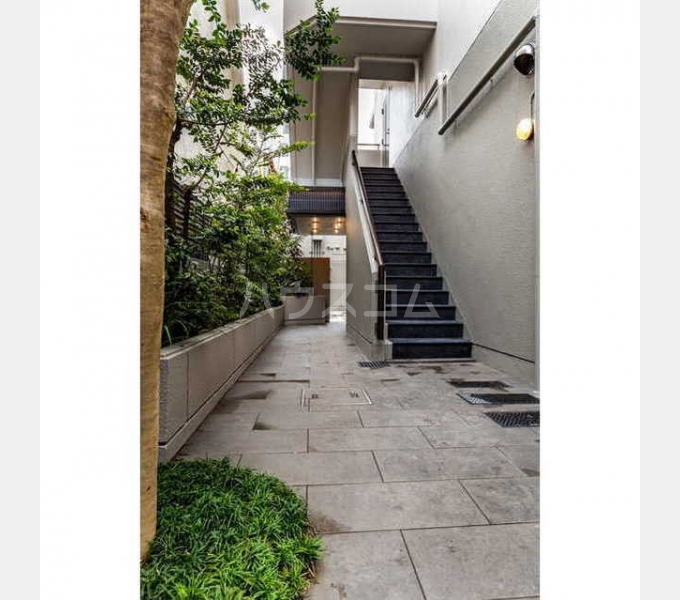 22/29 エントランス