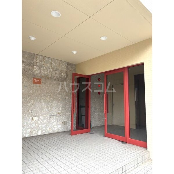 13/18 エントランス