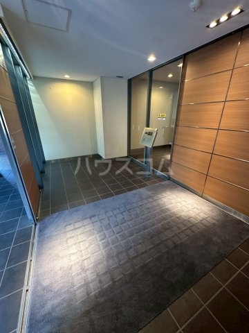 21/30 エントランス