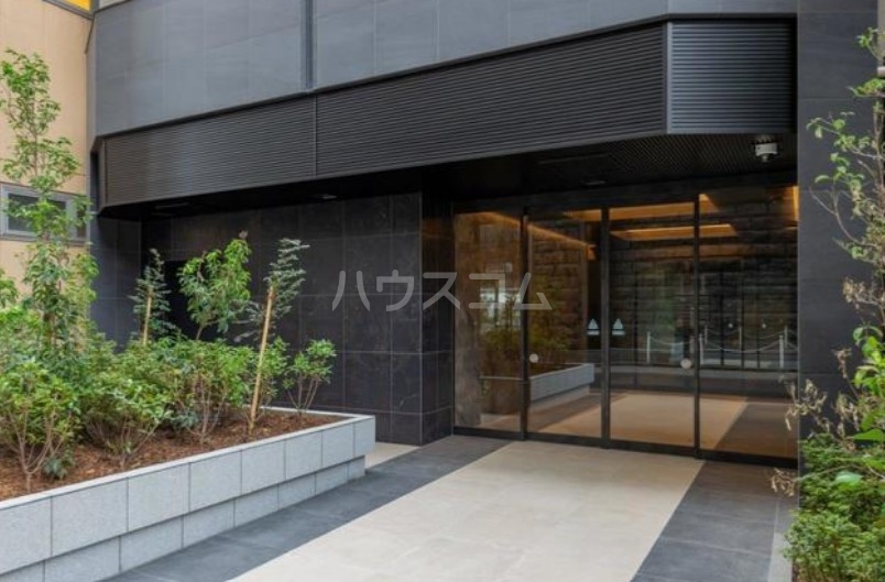 18/23 エントランス