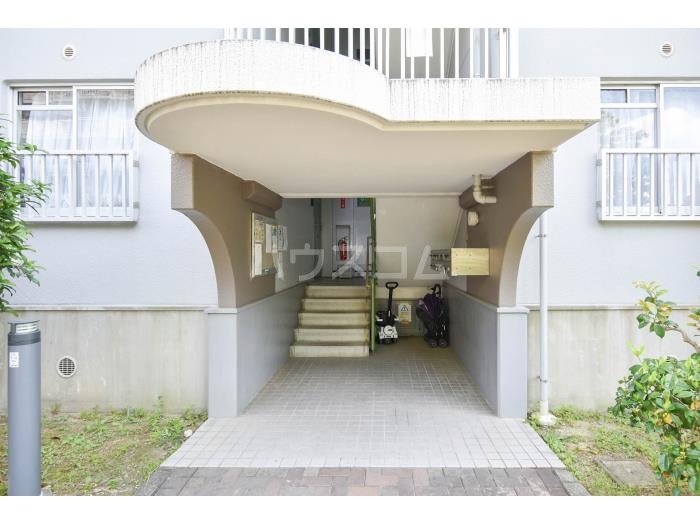 18/26 エントランス