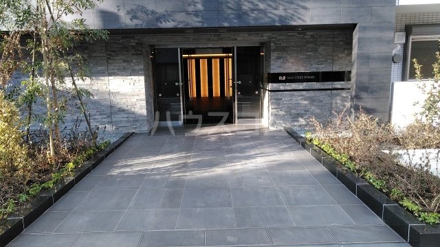 28/30 エントランス